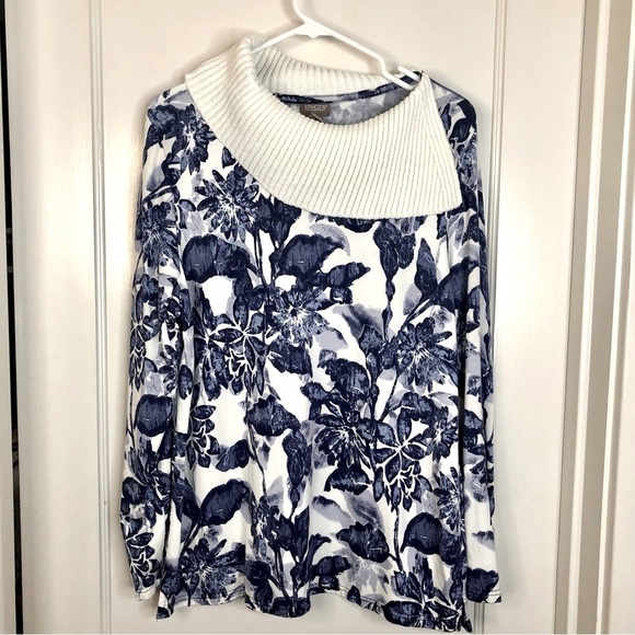 Chico’s blue white floral long sleeve tunic envelope neck size 12 (Chico’s 2) - Picture 2 of 11